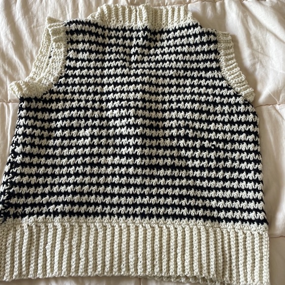 BRAND NEW Crochet Houndstooth Vest - Picture 3 of 3
